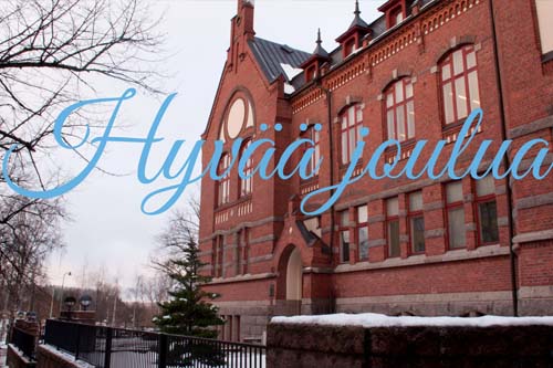 Lahden yhteiskoulun vanha koulurakennus Museo talvella ja toivotus "Hyvää joulua!".