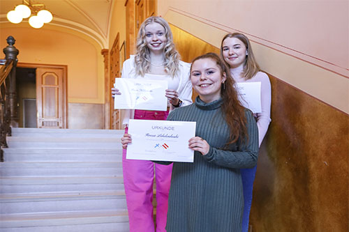 Menestystä Itävalta-kirjoituskilpailussa