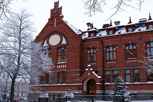 Lahden yhteiskoulun vanha koulurakennus Museo talvella.